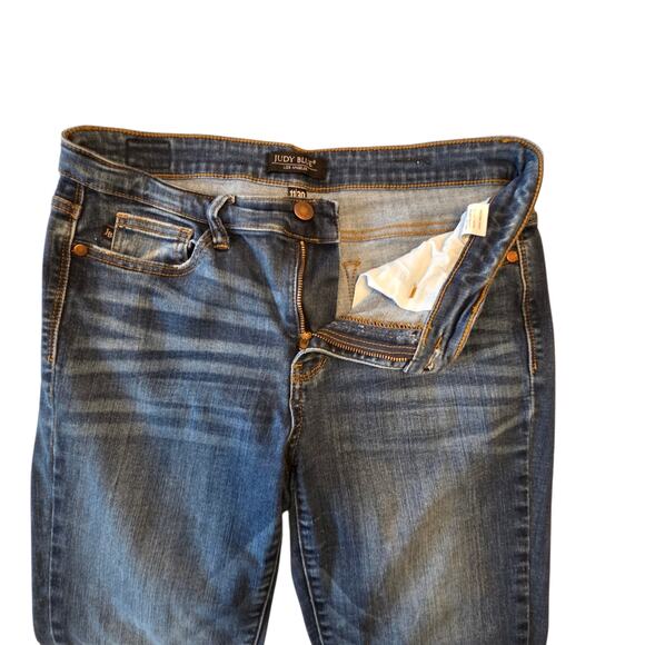 Judy Blue Women's Relax Fit Jeans Size 30 or 11 Style JB82102DK Cropped - Picture 3 of 7